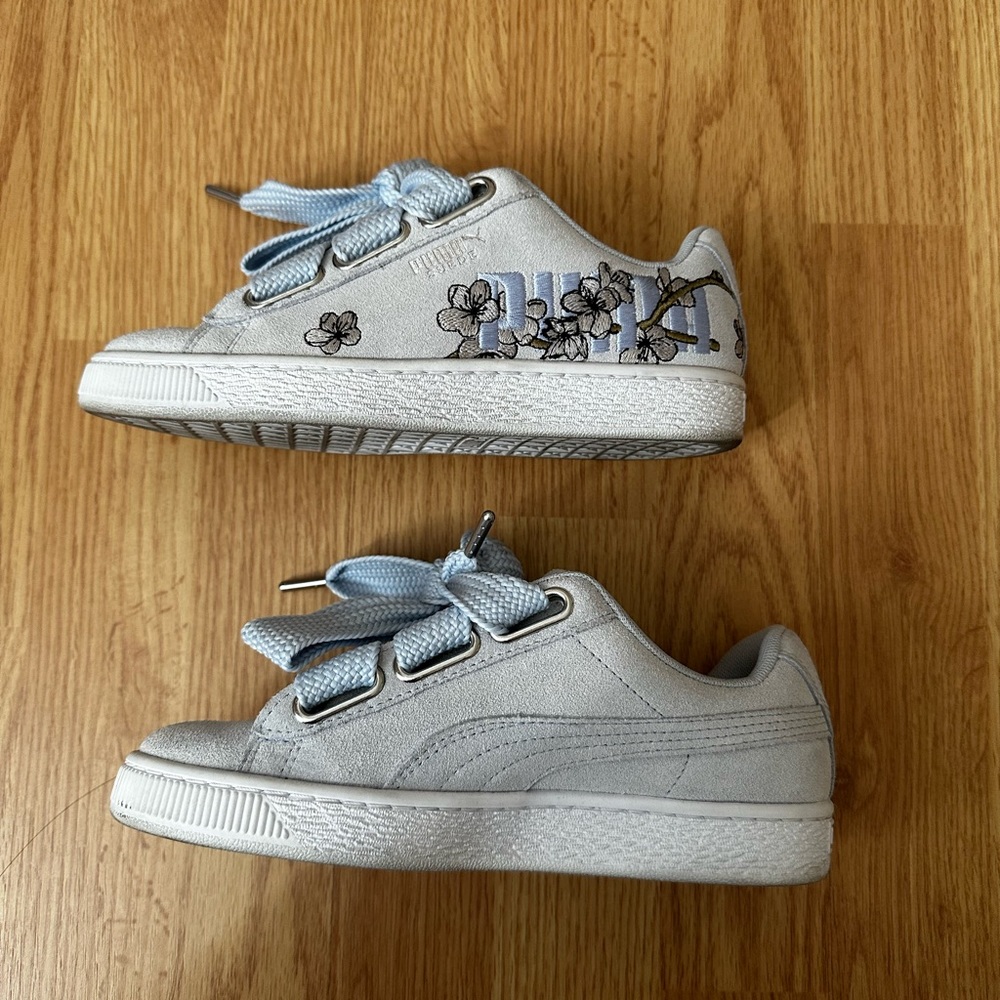 puma suede heart floral sneakers size 5.5